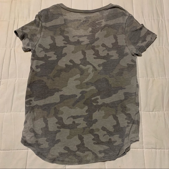 American Eagle - Camo Tee - Sz: XS - Picture 3 of 5